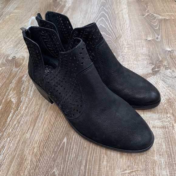 Vince Camuto Shoes - NWT! Vince Camuto Black Prasata Suede Booties